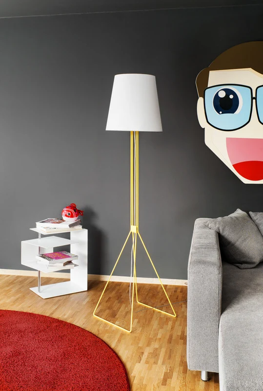 Design-Stehleuchte, moderne Stehlampe in sechs verschiedenen Farben
