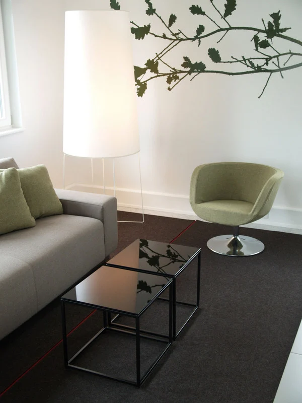 XXL Design-Stehleuchte, moderne Stehlampe in fünf verschiedenen Farben, schwarz