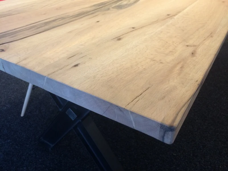 Esstisch aus massiv Eiche, Tisch mit einem Gestell aus Metall, Maße 240 x 100 cm