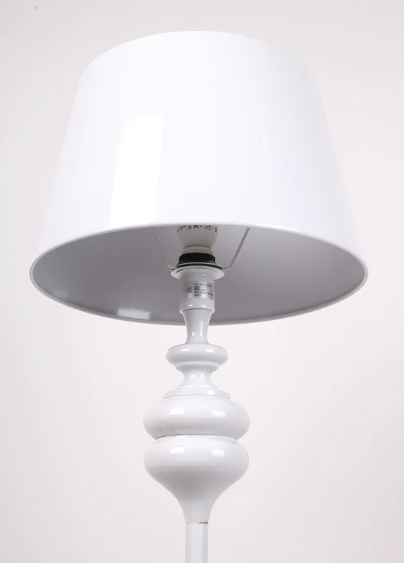 Moderne Stehleuchte aus Metall, Farbe weiß