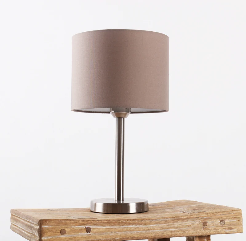 Moderne Tischleuchte verchromt mit Lampenschirm taupe
