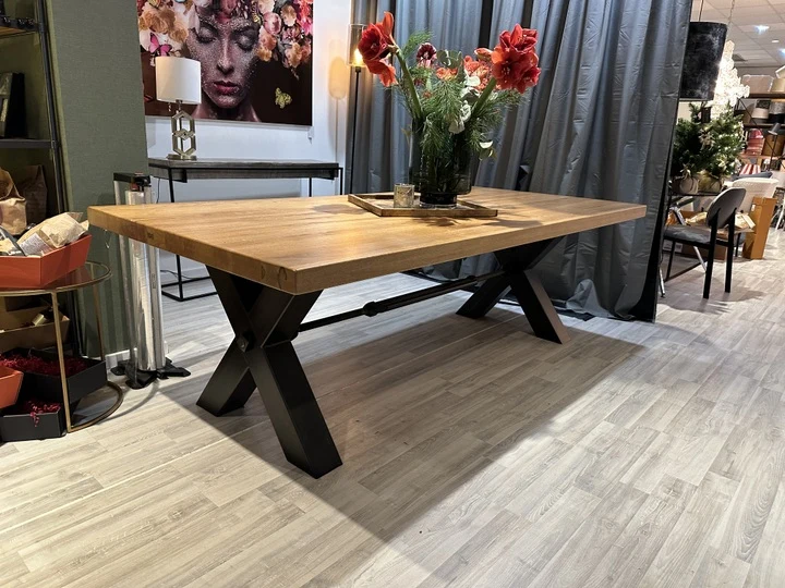 Esstisch massiv Eiche, Tisch Industriedesign Gestell aus Metall, Tisch Eiche massiv, Maße 280 x 100 cm