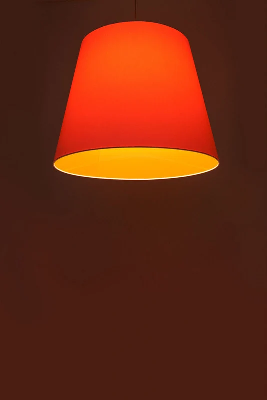 Design-Pendelleuchte, moderne Pendellampe in fünf verschiedenen Farben, 40 cm
