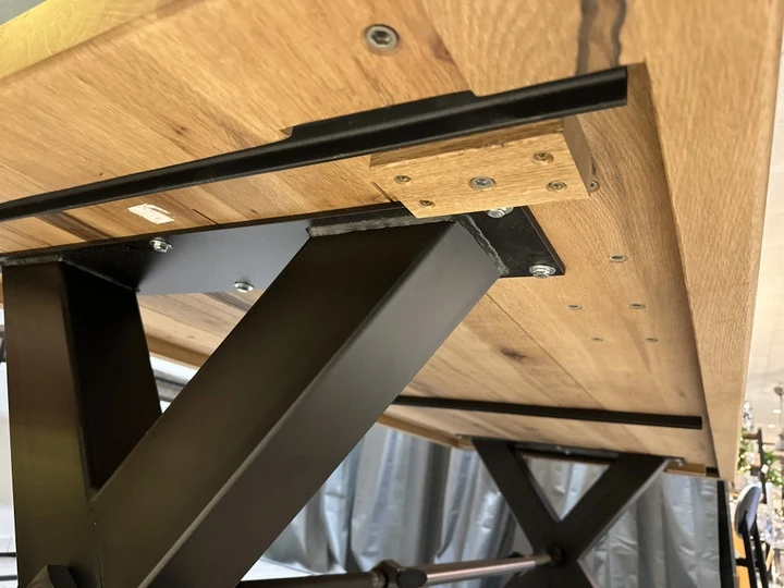 Esstisch aus massiv Eiche, Tisch im Industriedesign mit einem Gestell aus Metall, Maße 200 x 100 cm