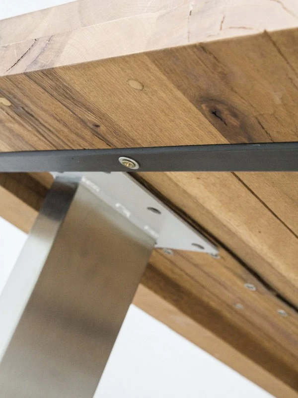 Esstisch aus massiv Eiche, Tisch mit einem Gestell aus Metall, Maße 180 x 100 cm