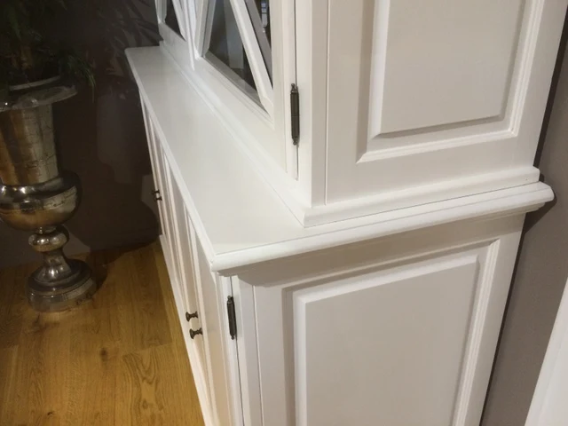 Vitrine weiß, Geschirrschrank aus Massivholz weiß, Küchenschrank weiß im Landhausstil