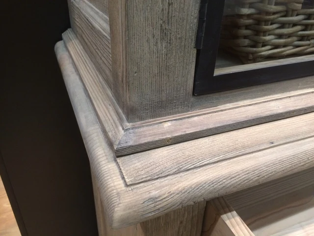 Vitrine Farbe Altholz, Geschirrschrank aus Massivholz, Küchenschrank Landhaus, Breite 130 cm