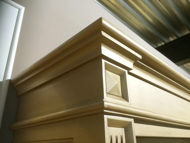 Vitrine taupe, Geschirrschrank mit Schiebetüren aus Massivholz taupe, Küchenschrank im Landhausstil