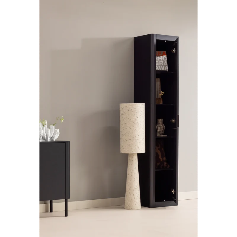 Gunnar schmaler hoher Schrank aus Kiefernholz mattschwarz