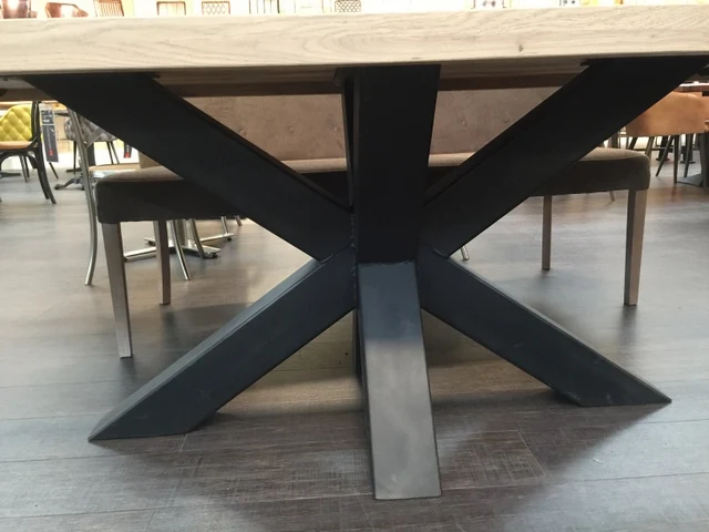 Esstisch Eiche Tischplatte, Tisch Eiche-Tischplatte Industriedesign, Tischgestell aus Metall, Maße 200 x 100 cm