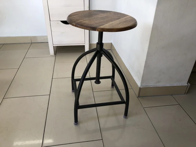 Hocker schwarz Metall-Gestell, Hocker höhenverstellbar Industriedesign