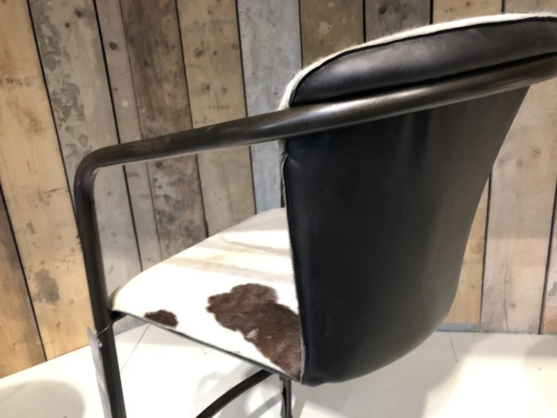 Barstuhl Kuhfell schwarz-weiß-braun Industriedesign, Barstuhl Industriedesign , Sitzhöhe 65 cm
