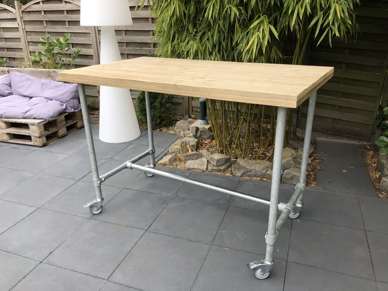 Bartisch-Gestell aus Rohren, Tischgestell auf Rollen Industriedesign, Bartisch-Gestell Rohrgestell Metall, Maße 144 x 107 cm