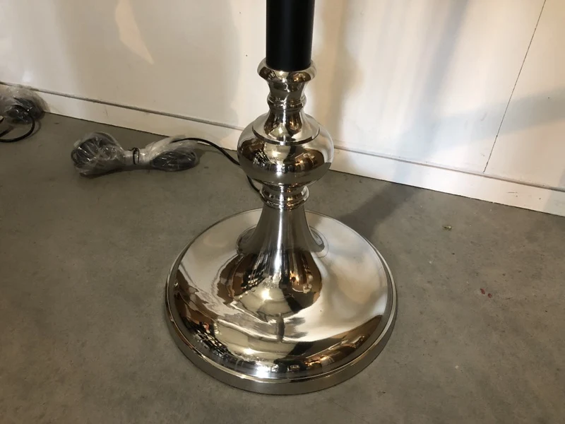 Stehleuchte schwarz-silber, Lampenfuß für eine Stehleuchte, Stehlampe schwarz-silber, Höhe 142 cm