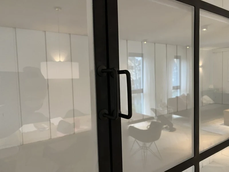 Buffetschrank grau Landhaus, Vitrine grau, Geschirrschrank grau Massivholz, Küchenschrank grau Landhaus, Breite 185 cm