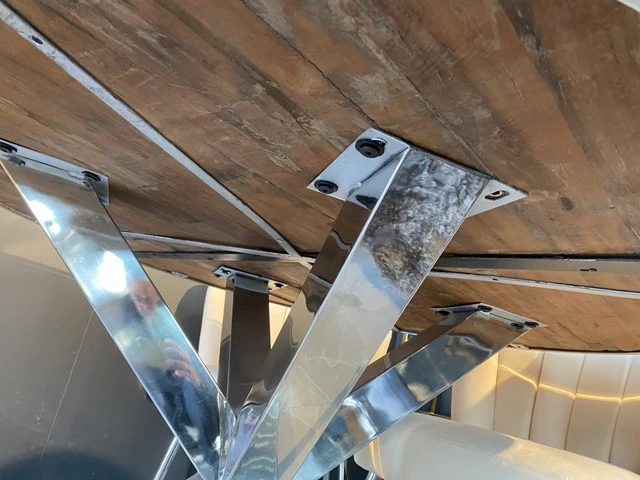 Esstisch rund Silber Tischgestell, runder Tisch Altholz Tischplatte, Durchmesser 130 cm