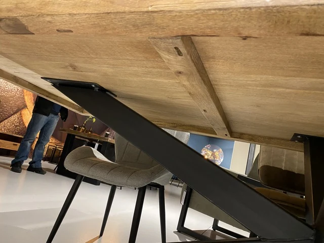 Esstisch Massivholz, Tisch Naturholz Tischplatte, Esstisch Metall-Gestell schwarz, Breite 200 cm