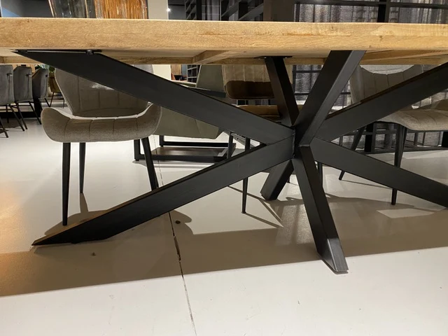 Esstisch Massivholz, Tisch Naturholz Tischplatte, Esstisch Metall-Gestell schwarz, Breite 240 cm