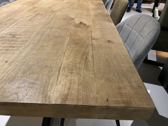 Esstisch Massivholz, Tisch Naturholz Tischplatte, Esstisch Metall-Gestell schwarz, Breite 220 cm