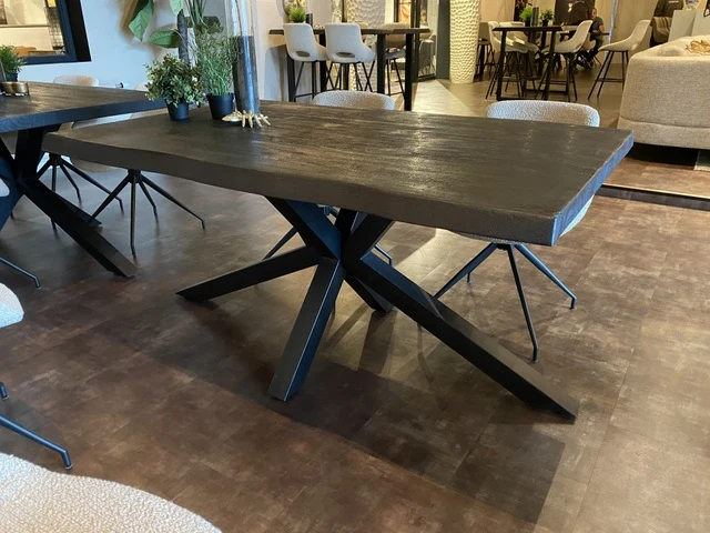 Esstisch schwarz, Tisch Baumkante schwarz, Esstisch Baumkante schwarz, Breite 240 cm