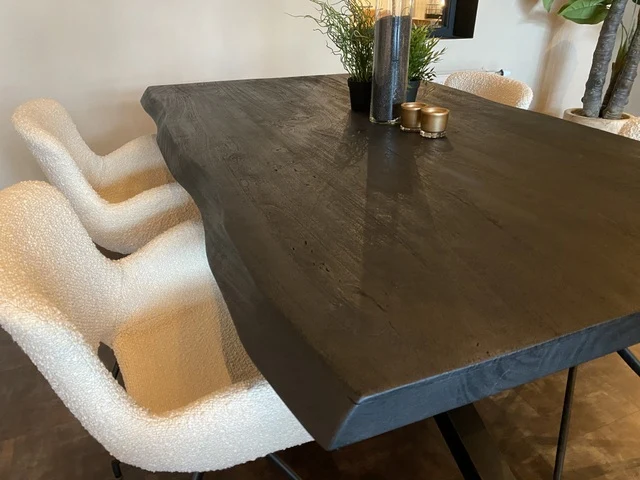 Esstisch schwarz, Tisch Baumkante schwarz, Esstisch Baumkante schwarz, Breite 200 cm