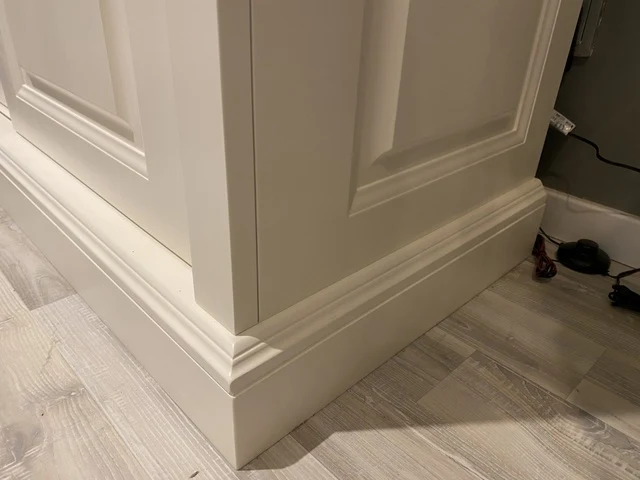 Vitrine weiß Landhaus, Schrank weiß Landhaus, Geschirrschrank weiß Landhausstil, Höhe 102 cm