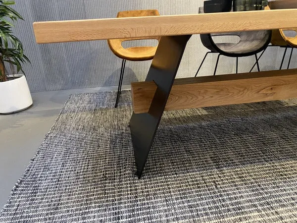 Esstisch massiv Eiche, Tisch Industriedesign Gestell aus Metall, Tisch Eiche massiv, Maße 260 x 100 cm