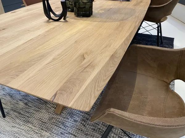 Esstisch massiv Eiche, Tisch Gestell aus Massivholz, Tisch Eiche massiv, Maße 260 x 110 cm