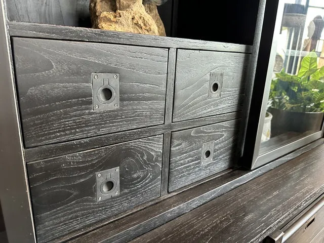 Vitrine schwarz Teakholz, Wohnzimmerschrank schwarz Massivholz, Breite 180 cm