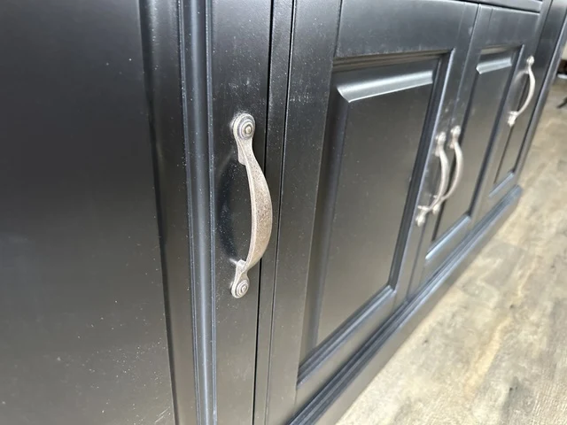 Sideboard schwarz Landhausstil, Anrichte schwarz Landhaus, Geschirrschrank schwarz, Breite 190 cm