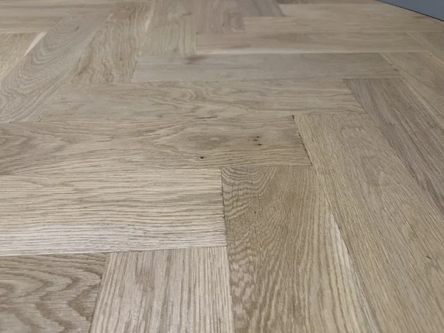 Runder Tisch Fischgrätmuster, Tisch rund Fischgrätmuster, Durchmesser 140 cm