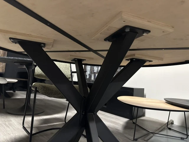 Runder Tisch Fischgrätmuster, Tisch rund Fischgrätmuster, Durchmesser 120 cm