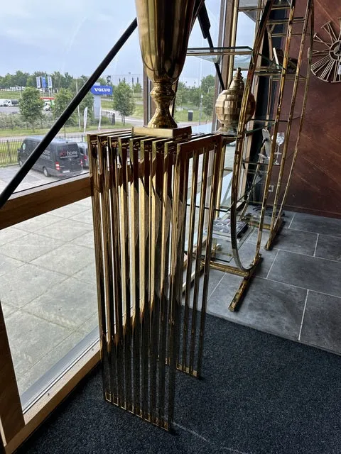 Metall Säule Gold, Dekosäule Metall Gold, Pflanzensäule Gold Metall, Höhe 120 cm