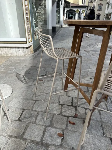 Metall Barstuhl taupe, Barhocker taupe Metall, Barstuhl stapelbar Metall, Sitzhöhe 75 cm