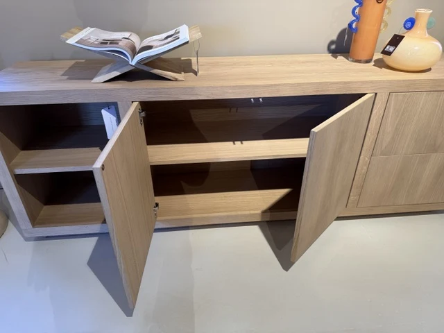 Sideboard modern Farbe Naturholz, Schrank Naturholz mit zwei Türen und zwei Schubladen, Anrichte Naturholz, Breite 200 cm