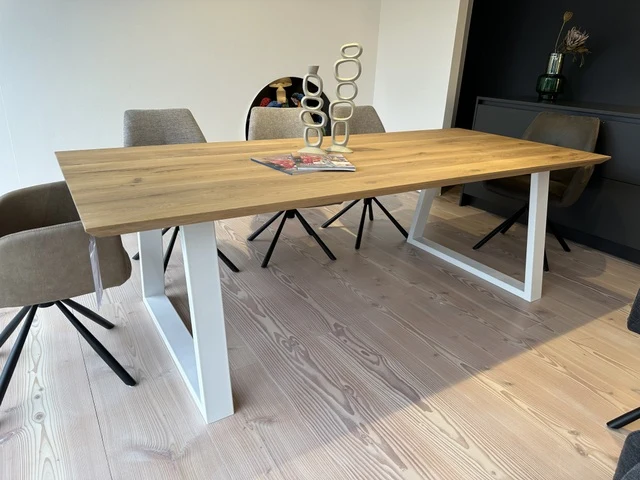 Esstisch Eiche massiv Tischplatte, Tisch weiß Metall-Gestell , Esstisch Eiche massiv, Länge 220 cm