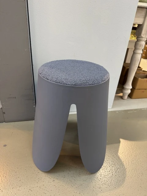 Hocker grau Kunststoff, stapelbarer Hocker gepolstert grau