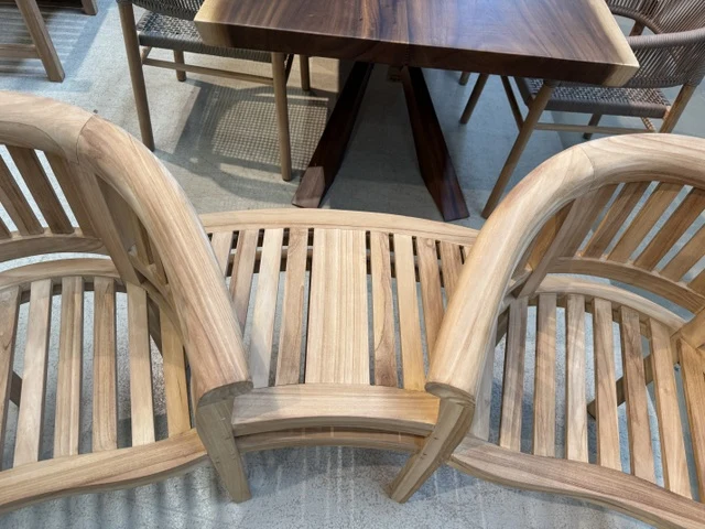Gartenbank Teakholz, Gartenbank mit Beistelltisch