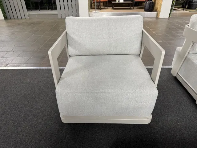 Lounge weiß, Lounge Set ein Gartensofa, zwei Gartensessel und ein Gartencouchtisch weiß