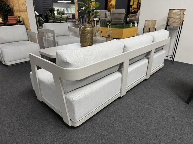 Lounge weiß, Lounge Set ein Gartensofa, zwei Gartensessel und ein Gartencouchtisch weiß