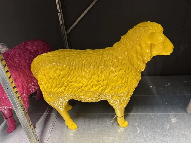 Schaf grün Skulptur, Deko-Schaf grün, Schaf Kunstobjekt, Höhe 60 cm