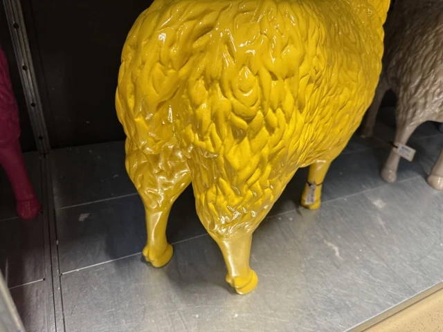 Schaf grün Skulptur, Deko-Schaf grün, Schaf Kunstobjekt, Höhe 60 cm