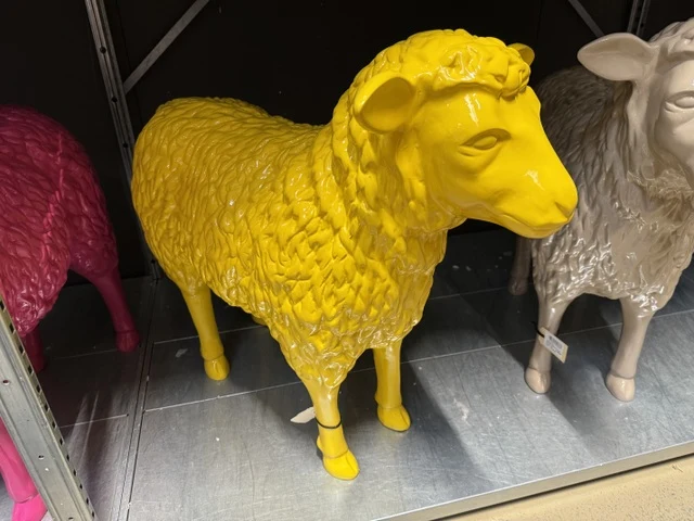 Schaf grün Skulptur, Deko-Schaf grün, Schaf Kunstobjekt, Höhe 60 cm