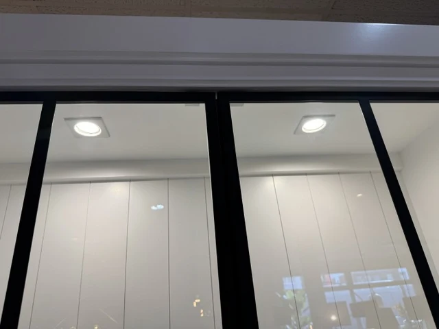 Vitrinen weiß Eiche, Geschirrschrank weiß Holz Eiche, Breite 135 cm