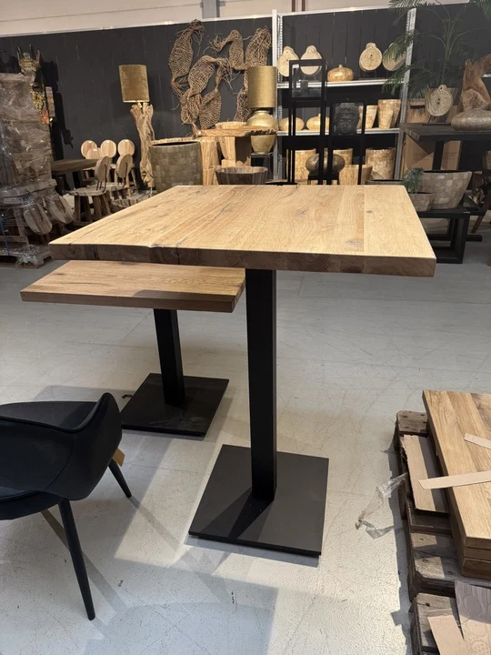 Stehtisch Eiche-Tischplatte, Bartisch schwarz Metall, Maße 80x80 cm