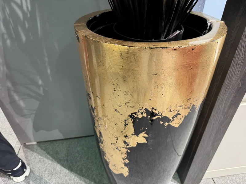 Vase Gold-schwarz, Bodenvase schwarz-Gold, Pflanzvase schwarz-Gold, Höhe 75 cm