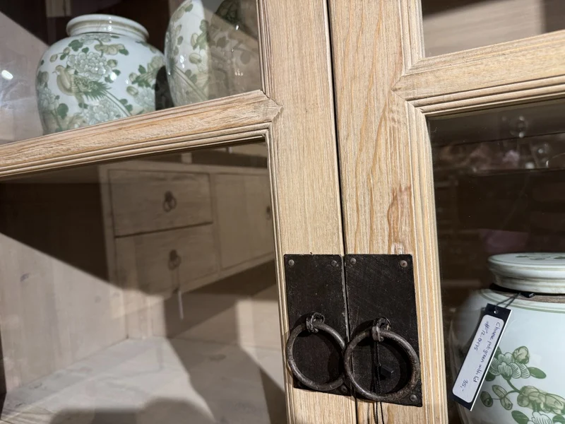 Vitrine Altholz Natur-grau, China Geschirrschrank mit Schubladen Altholz, China-Schrank, Breite 140 cm