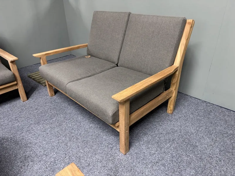 Garten-Sitzgarnitur Set Holz, 2 Gartenbänke mit zwei Sessel und Gartentisch rund, Gartenlounge Teak Naturholz